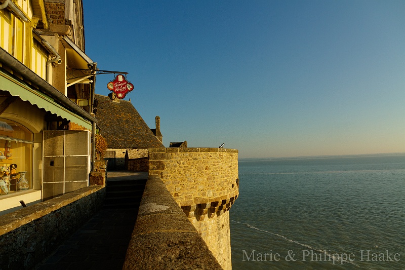Mont St Michel 4388_89_90.jpg - Mont St-Michel lors d'une grande marée (France, septembre 2011)